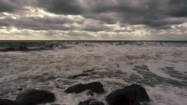 暴风雨后的海浪视频素材