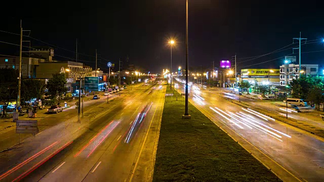 时光流逝视频:多彩的夜间交通和曼谷的城市生活，泰国视频素材