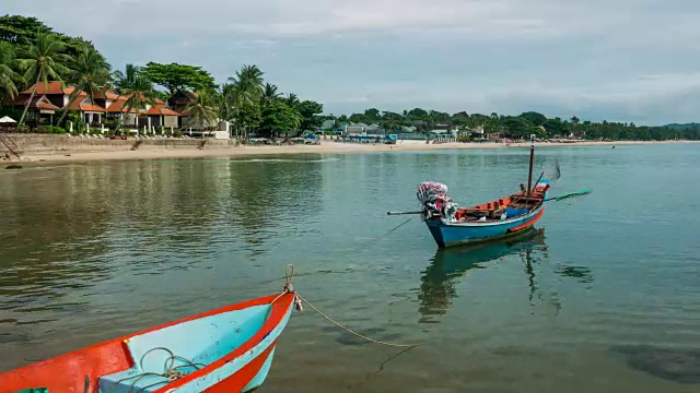 泰国苏拉塔尼科苏梅岛查翁海滩的日出。视频素材