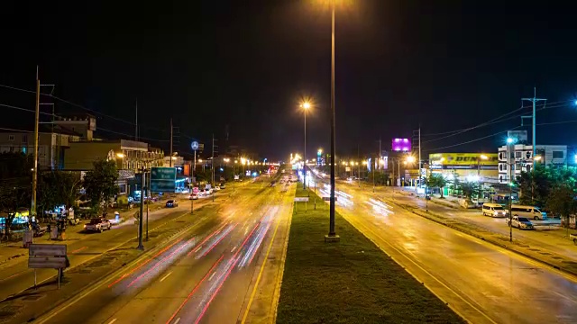 泰国城市夜间交通的延时视频视频素材