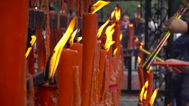 无锡灵山大佛景区，点燃蜡烛视频素材