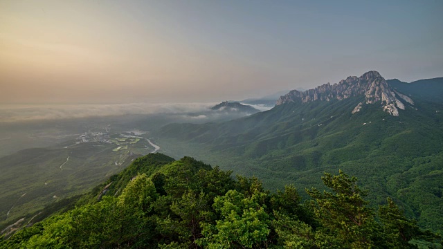 蔚山岩山顶云海(著名旅游目的地)视频素材