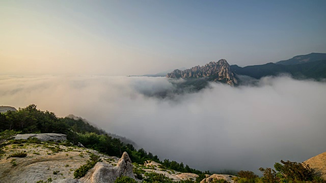 蔚山岩山顶云海(著名旅游目的地)视频素材