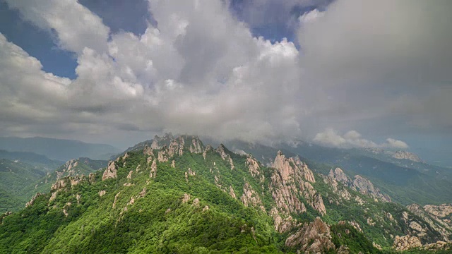 旅游胜地公尼奥城山顶云海一览视频素材