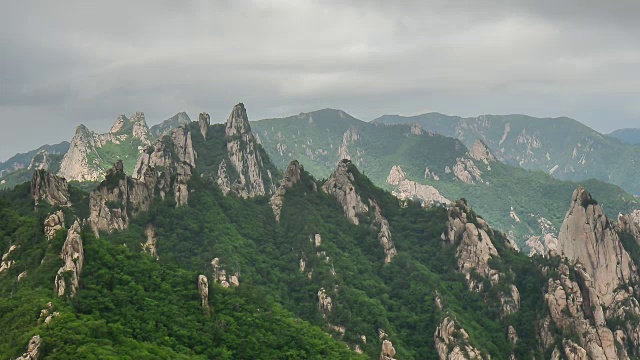 旅游胜地公尼奥城山脉云海一览视频素材