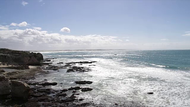 岩石海滩和海洋/安尼斯顿/西开普敦/南非视频素材