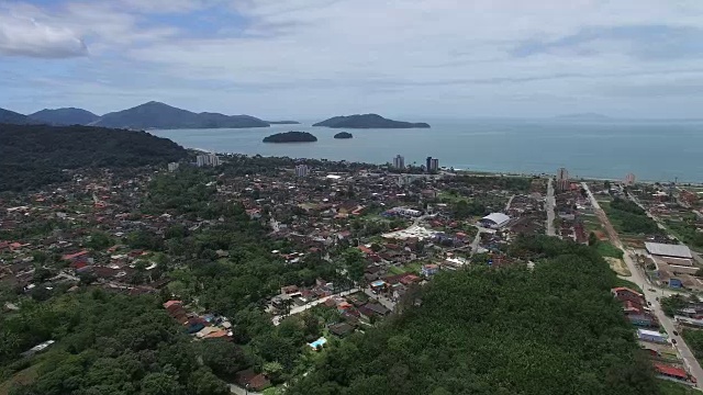 鸟瞰图的可卡纳海滩，卡拉瓜塔图巴，圣保罗，巴西视频素材