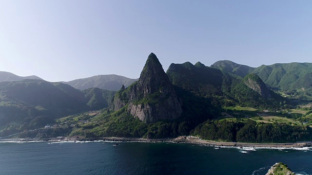 乌伦岛(韩国第九大岛)的山脉景观视频素材