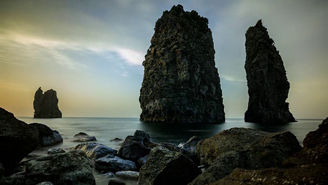 乌陵渡岛的Samseonam岩(韩国著名的旅游景点)视频素材