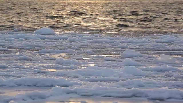 冬天的海浪和冰视频素材