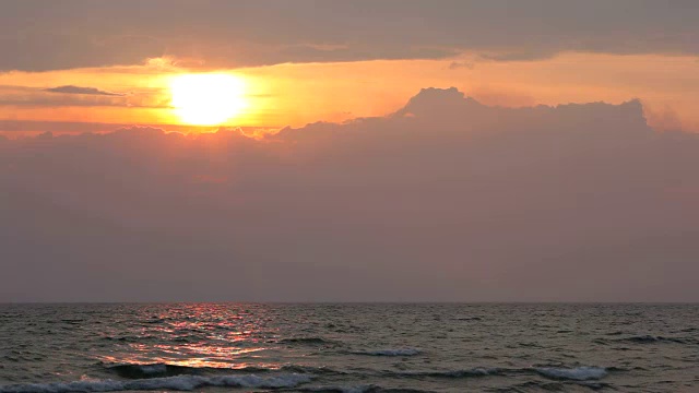 海上的夏日黄昏视频素材