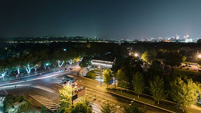 T/L WS西湖时间流逝的南山路和北山路，白天到夜晚的杭州视频素材