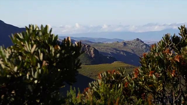 PAN ZI山谷和蓝天/ Mont Rochelle自然保护区/ Franschhoek/西开普省/南非视频素材