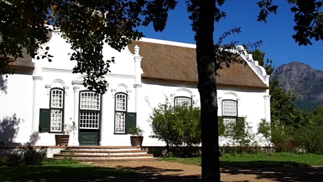 MS TD Manor House/ Cape Dutch style farm at Wine Estate / Franschhoek/ Western Cape/南非视频素材