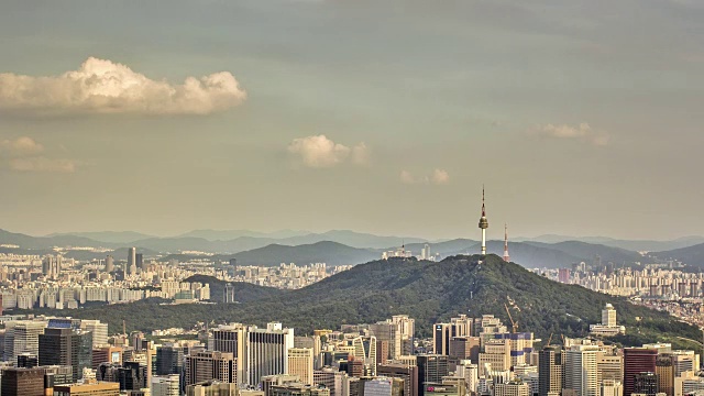 著名旅游目的地首尔北塔城市景观及周边景观一览视频素材