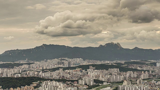 布汗山的云景和市中心的城市景观视频素材