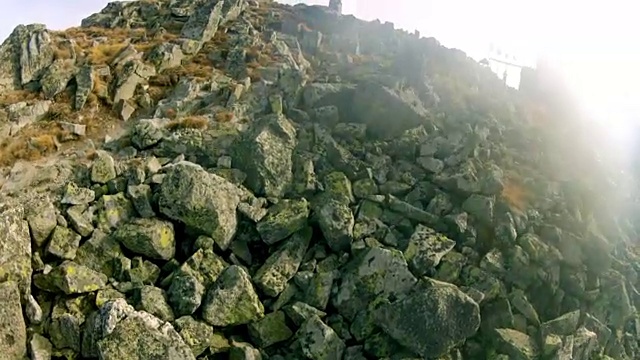 男登山运动员徒步pov视频素材