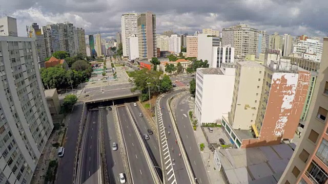 飞越Minhocao高架桥，São Paulo，巴西视频素材