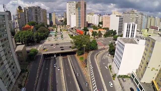 飞越Minhocao高架桥，São Paulo，巴西视频素材