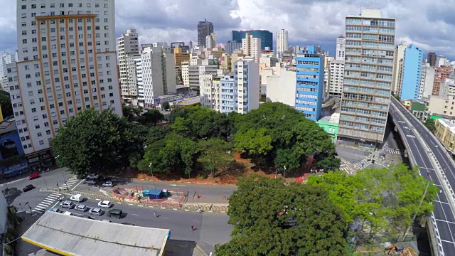 飞越Minhocao高架桥，São Paulo，巴西视频素材