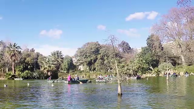 巴塞罗那ciutadella公园阳光池塘全景全景视频素材