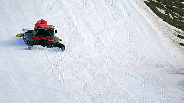 拉特拉克在滑雪坡上视频素材