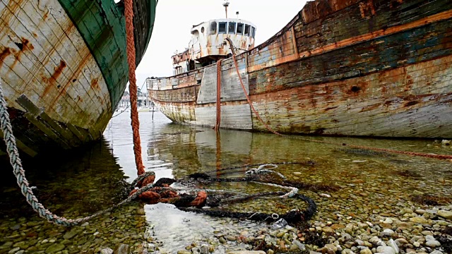 布列塔尼，Abandoned trawers - camaret sur Mer。视频素材