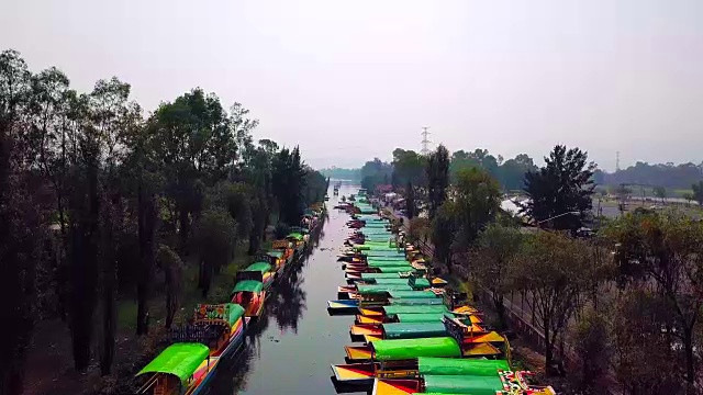 Xochimilco飞槽视频素材