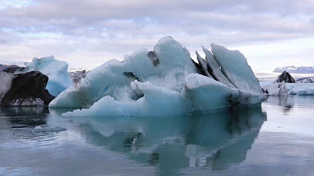 冰岛冰川湖Jokulsarlon令人惊叹的景色视频素材