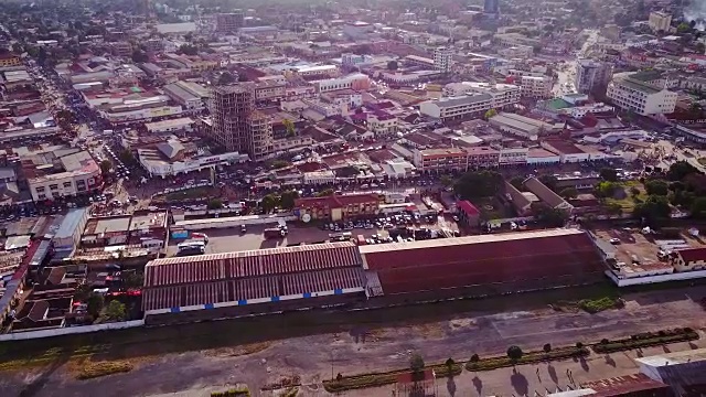 非洲刚果卢本巴希市上空的空中飞行视频素材