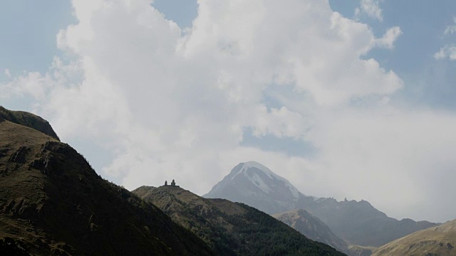 探索荒野。山景观视频素材