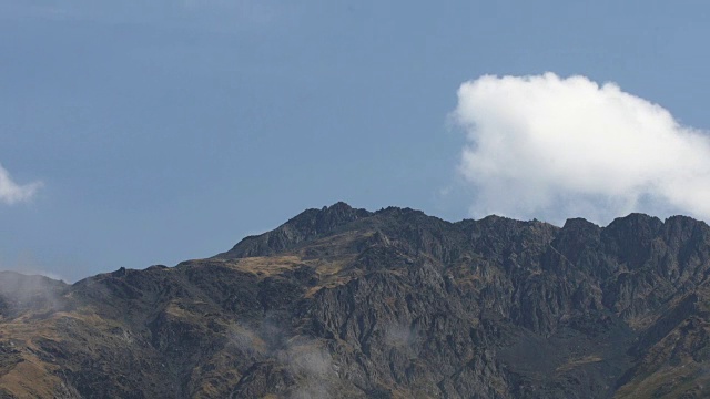 探索荒野。山景观视频素材