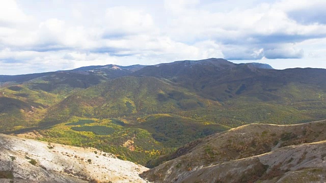 天线:飞越高原山坡视频素材