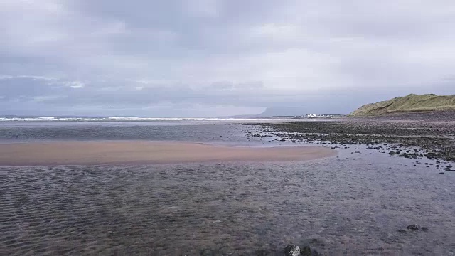 多尼戈尔海滩航拍在一个暴风雨的下午在爱尔兰视频素材