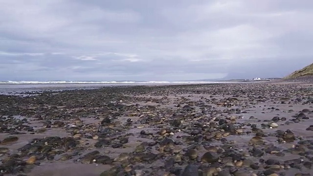 多尼戈尔海滩航拍在一个暴风雨的下午在爱尔兰视频素材