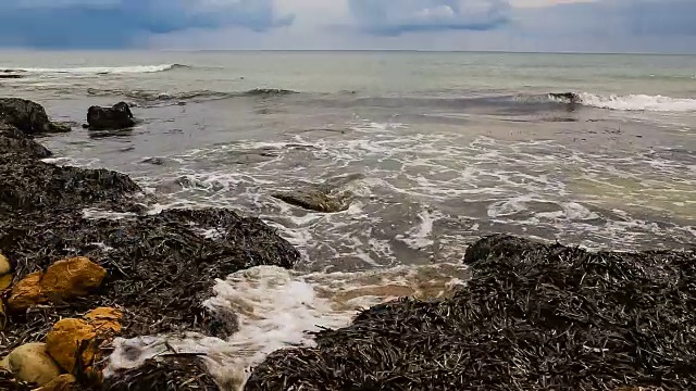 海岸上的海浪视频下载