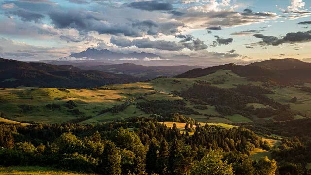 夏季景观在山区的时间流逝- Pieniny / Tatras，斯洛伐克视频素材