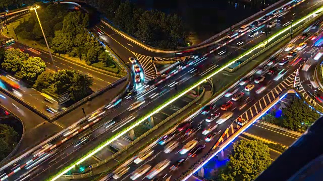 近现代城市中城区交叉口夜间鸟瞰图视频素材