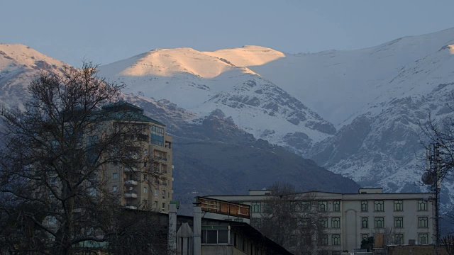 Tajrish广场和群山视频素材