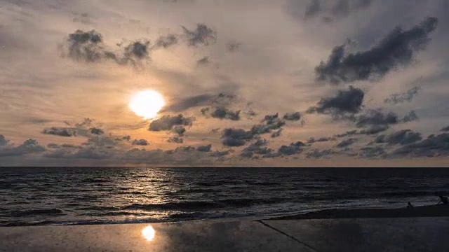 海面上的晨曦视频素材