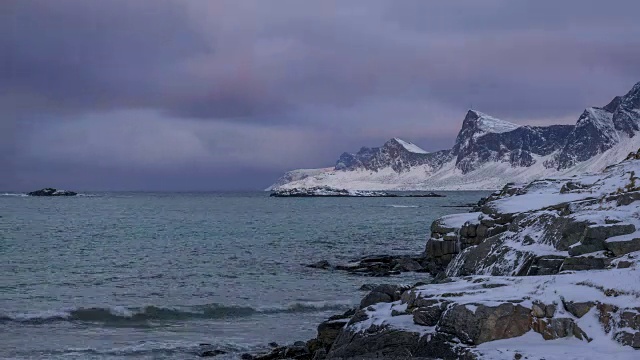 天气破坏了冬季海湾。时间流逝视频素材