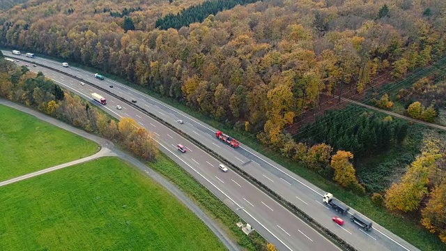 公路-鸟瞰图视频素材