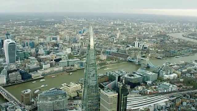 鸟瞰图现代建筑摩天大楼在英国伦敦视频素材