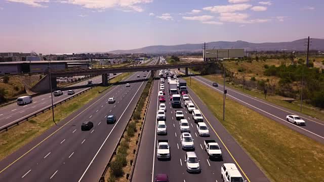 鸟瞰拥挤的公路视频素材