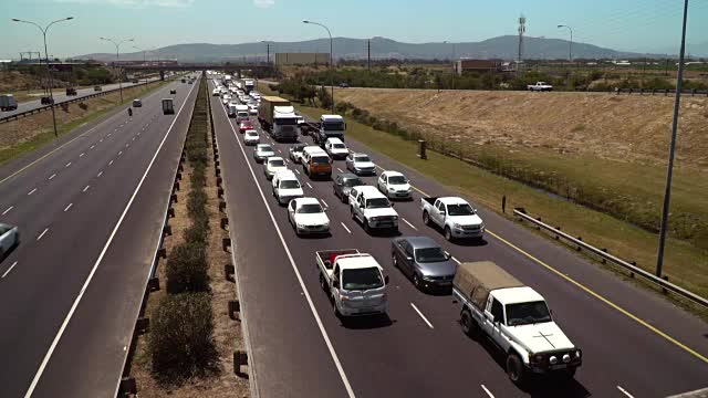 鸟瞰拥挤的公路视频素材