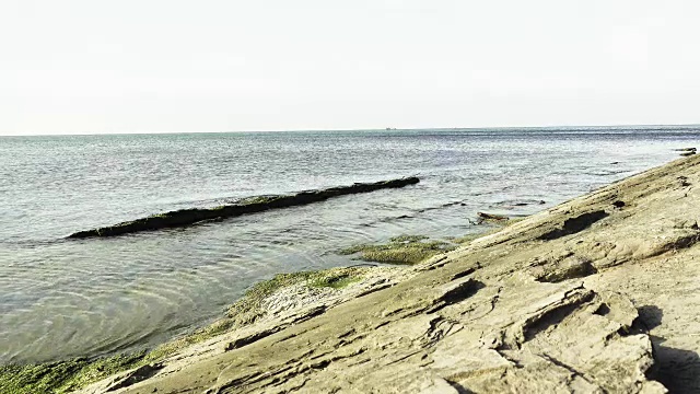 海景，平静的海与岩石视频素材