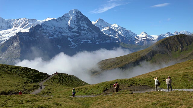 在欧洲瑞士伯尔尼阿尔卑斯山，格林德沃徒步旅行视频素材