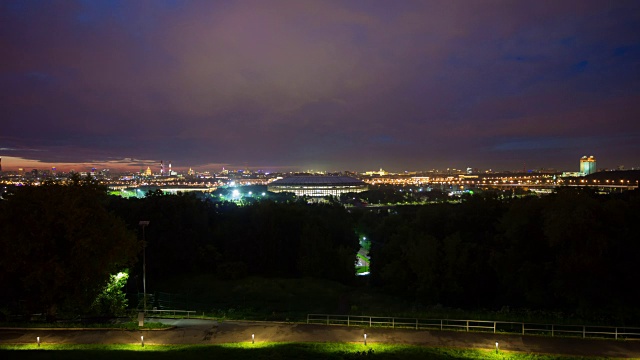 俄罗斯之夜莫斯科卢日尼基体育场全景4k时间间隔视频素材