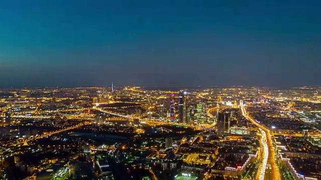 俄罗斯夜晚时间日落天空莫斯科城市风景交通街道全景4k超时间推移视频素材