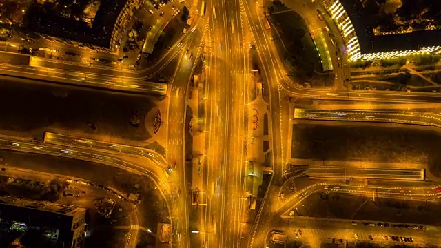 俄罗斯夜间照明莫斯科城市路口交汇处空中全景图4k视频素材